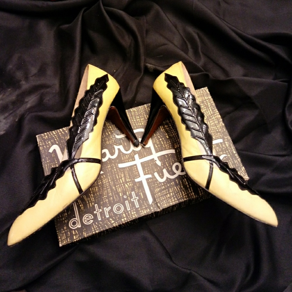 Shoes - Picture 3 of 7